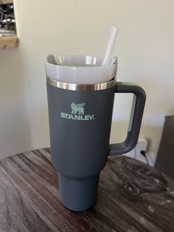 NEW! 40 oz Stanley w. straw