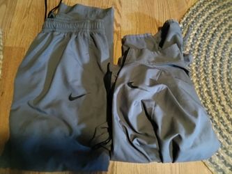 Nike sweat suit size 2xl brand new cost 158$ only want 50$