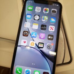 Unlocked IPhone XR 64gb 