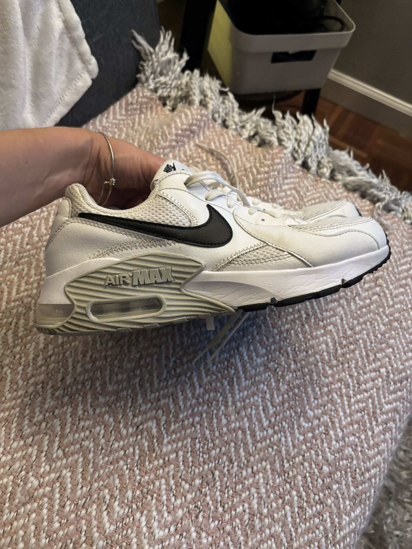 Nike air Max Excees Women’s Size 9