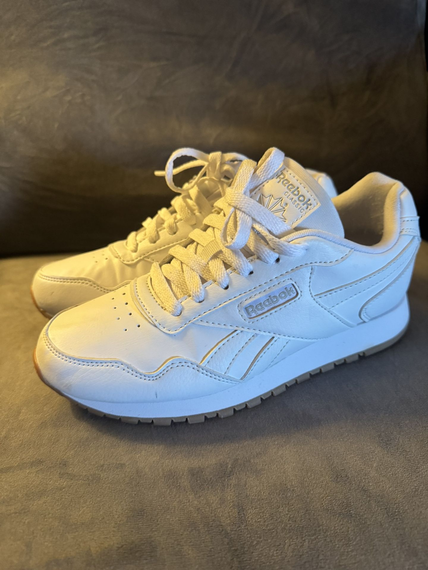 Women Reebok Size 6 .5