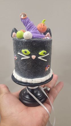 Small Holloween decoration cake,  cat