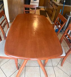 Dining room table