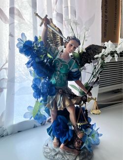San Miguel Arcángel statue