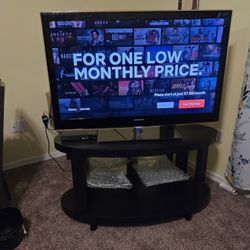 SAMSUNG TV 46" w/REMOTE and SWIVEL BASE $80/OBO