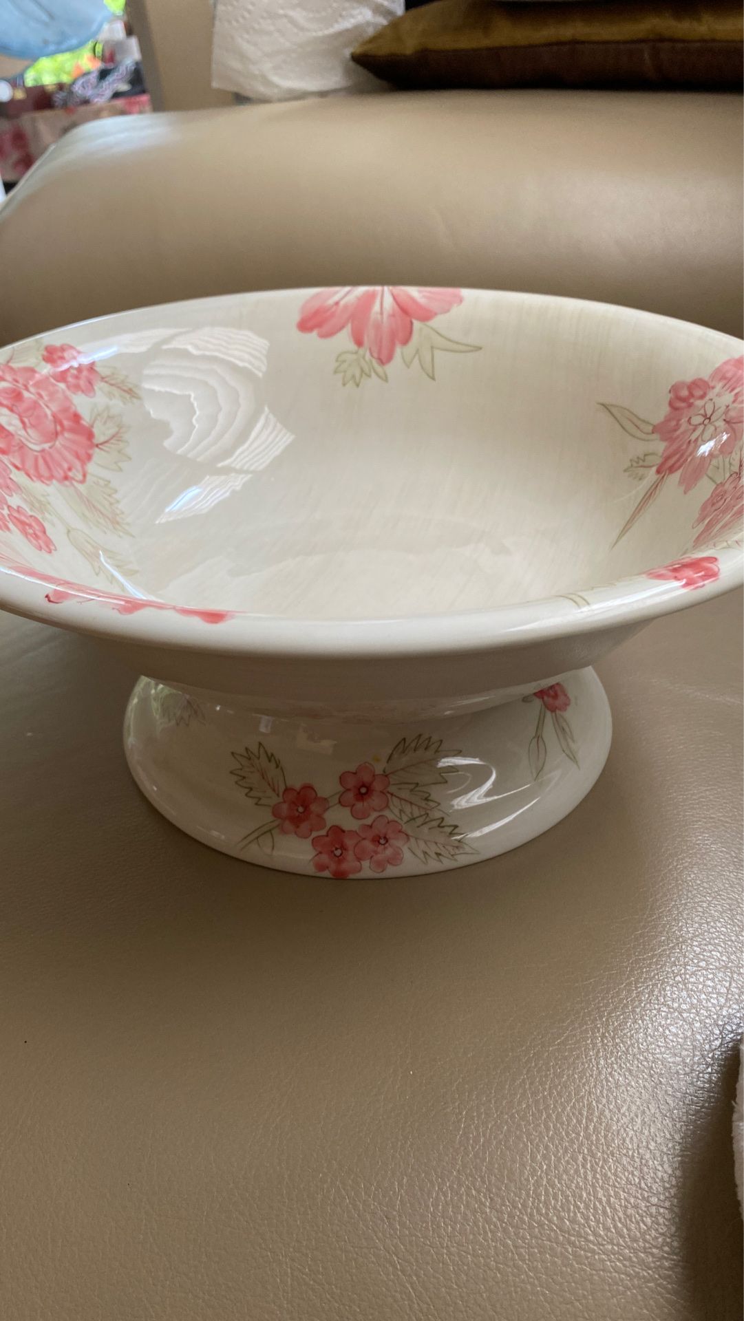 Footed bowl