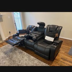 Recliner Couch, Must Go, Make Me An offer!