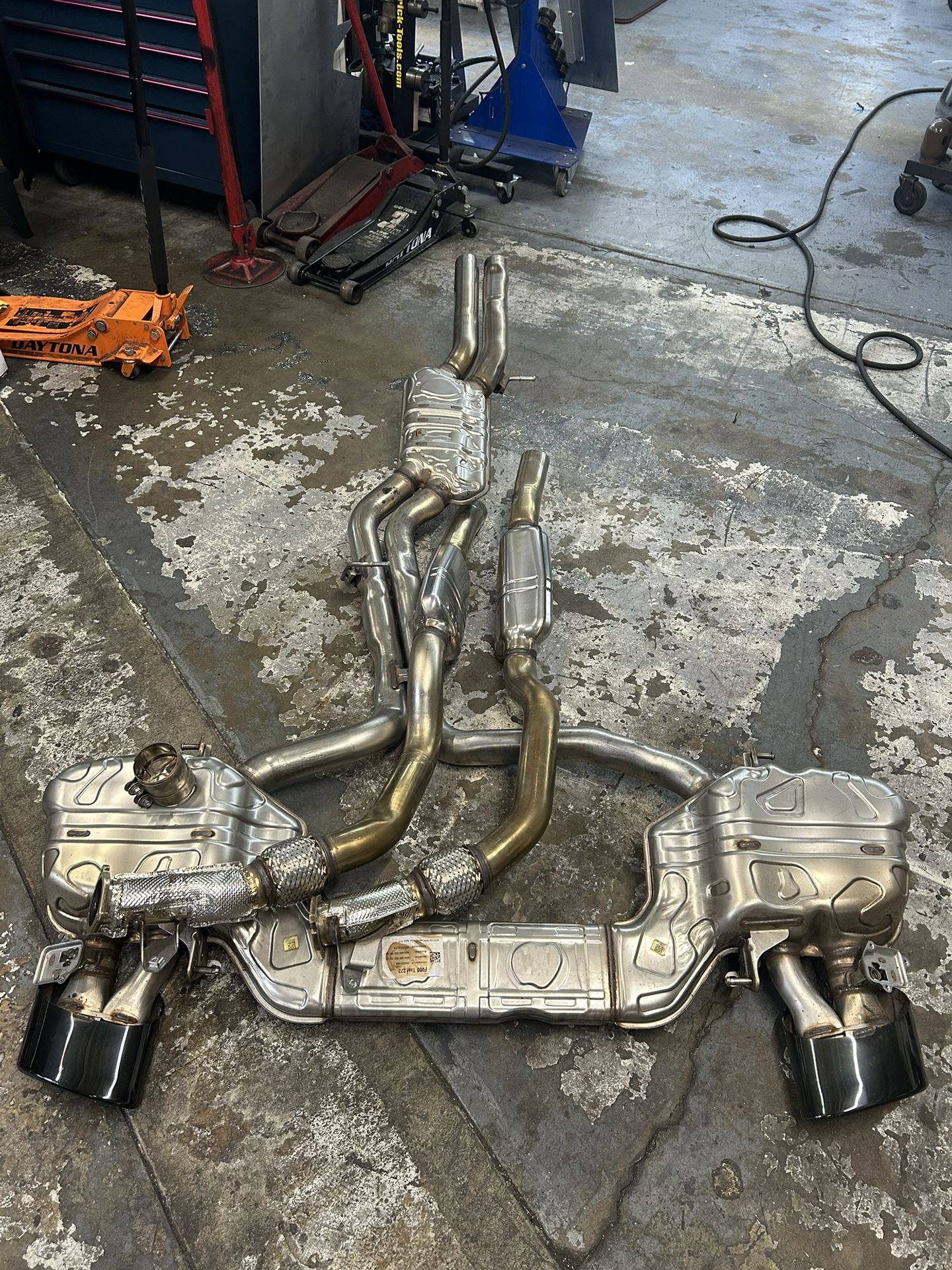 Audi RS6 Exhaust (Stock)