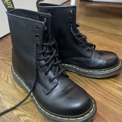 Dr.Martens Boot Womens Size 6