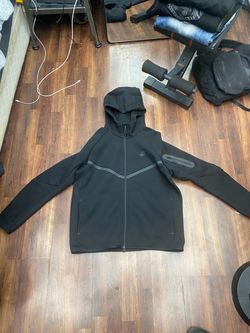 Black Nike tech