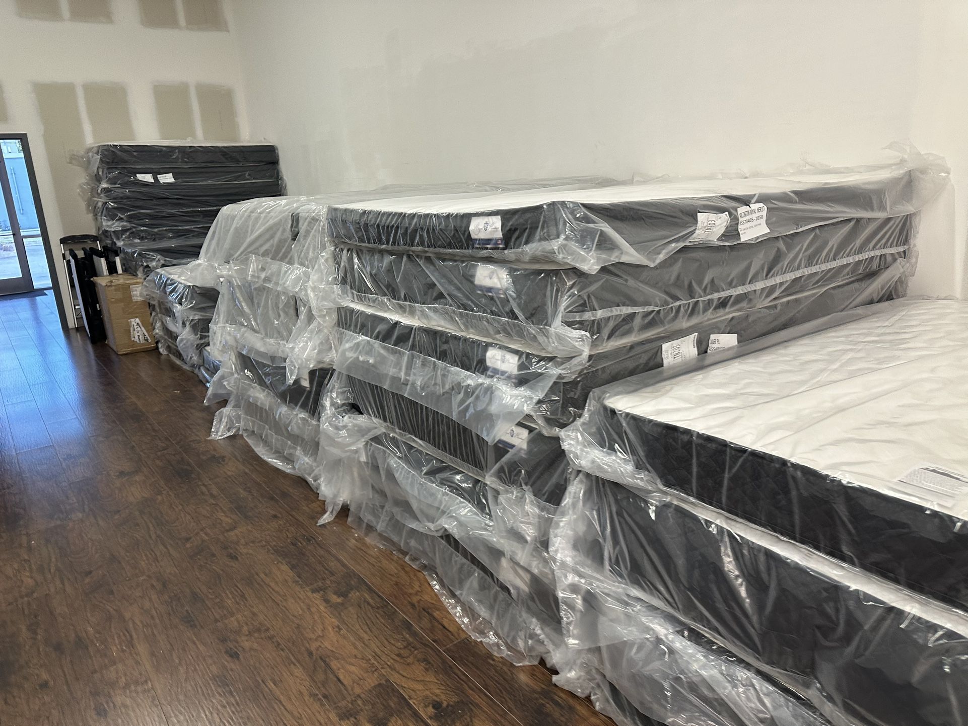 Get a Brand New Mattress Today at Ridiculously Low Prices! Furniture