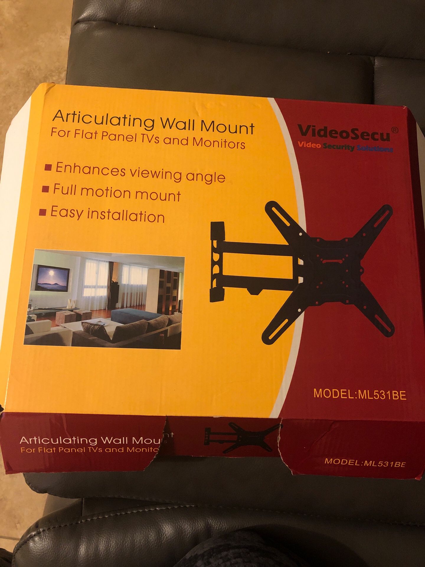 Full motion tv wall mount!! Up to 55”!