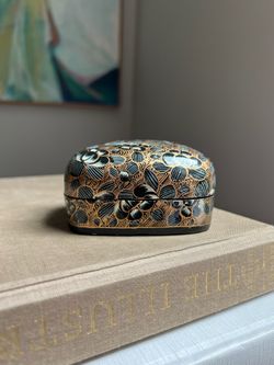 Small Vintage Paper Mache Floral Trinket Box ( D3.5" x 2.5" ) firm on price