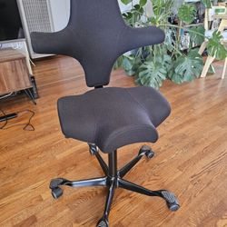 HAG Capisco Sit to Stand Chair-Black Frame-Upholstered Midnight Black 