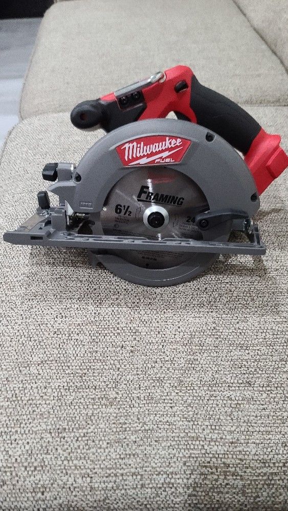 Milwaukee M18 Fuel Brushless Circular Saw 6-1/2 New Tool Only