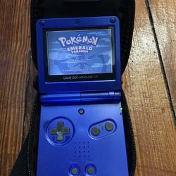 Gameboy Advance SP + Pokémon Emerald (REPO)