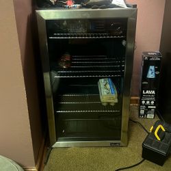 New wair Mini Fridge 