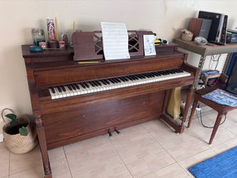 Piano Midcentury Upright