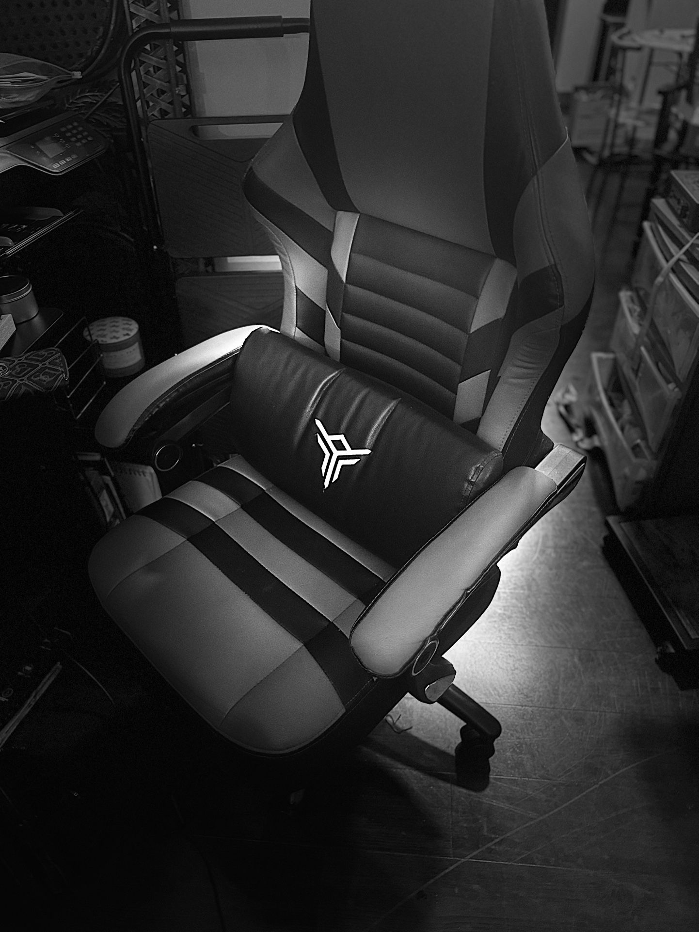 G aming Chair - Perfect Condition, Super Comfortable!Description:For Sale: Gaming Chair in Perfect Condition!