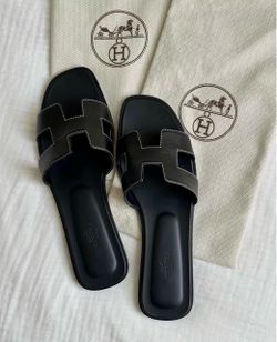 (36, 37, 40) Hermes Oran Sandals Black