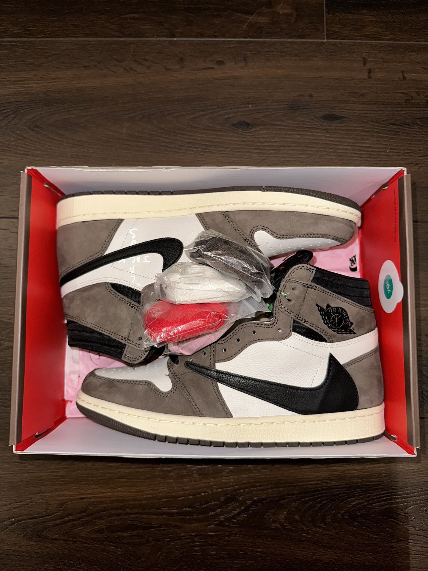 Air Jordan 1 Retro High OG Travis Scott Mocha