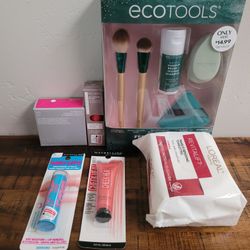 10 Piece Makeup Set Blush Lips Brushes Remover Wipes