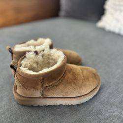 Toddler Uggs Size 10