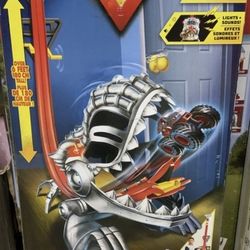 Monster Jam ThunderROARus Drop Playset with Exclusive Truck Lights Sounds
