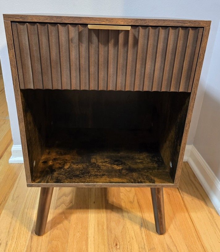 Mid Century Modern Nightstand, Wood Bedside Table with Drawer and Opening Storage, End Table Living Room Fluted Night Stand with Solid Wood Legs for B