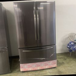 Samsung Black Stainless Steel Refrigerator H61M