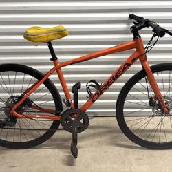 2020 Orbea Vector 30 18.5” Medium Frame. Excellent Condition!