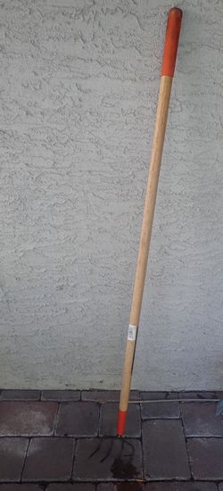 Long Handle Soil Cultivator/Weeder