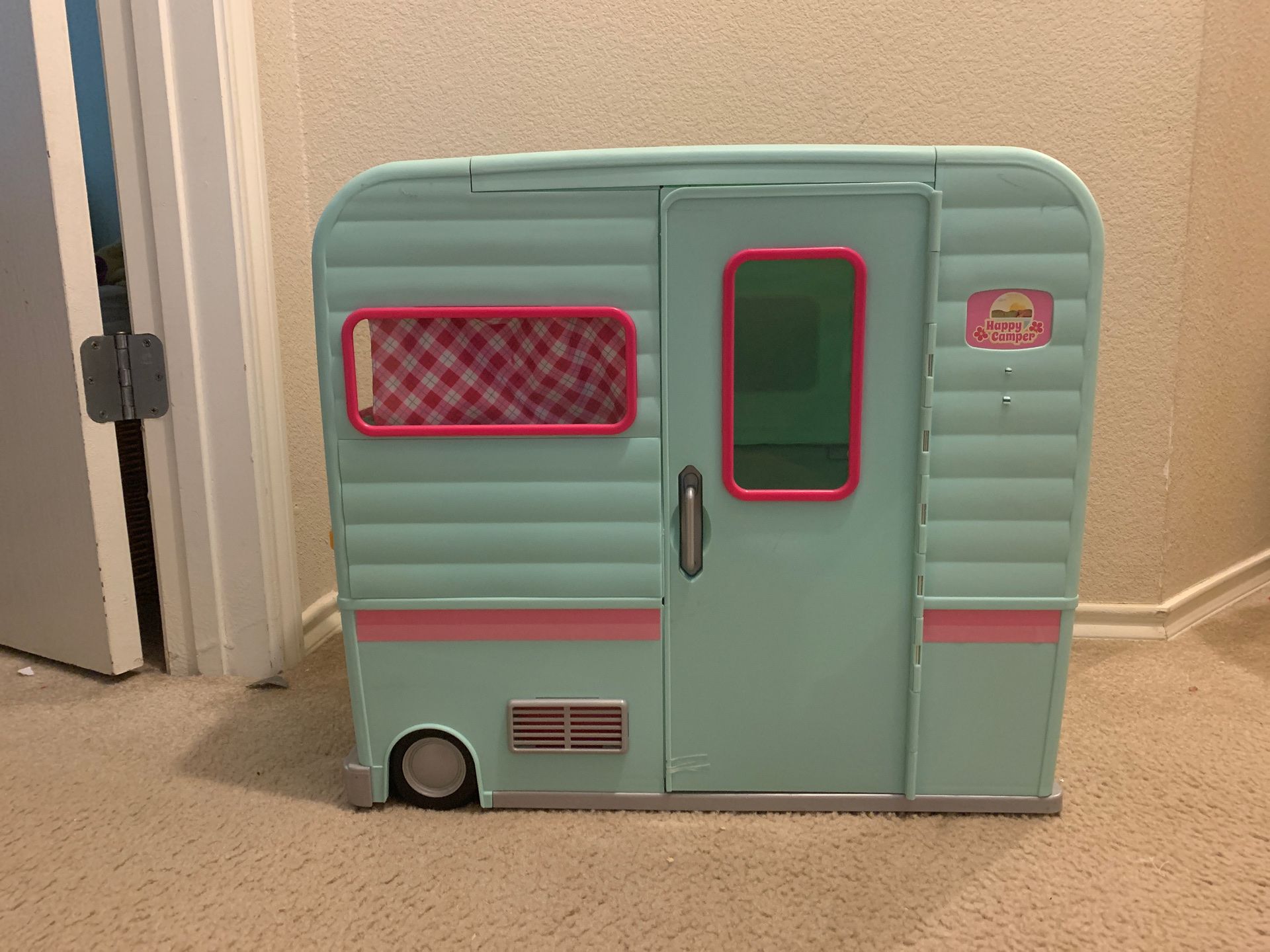 Doll camper