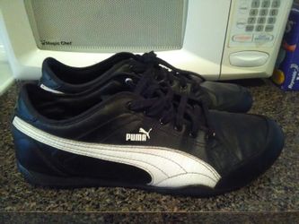 Leather pumas very good condition size 10/1/2