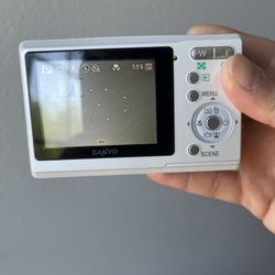 Sanyo VPC S1070 10.0MP Digital Camera - White Tested And Working