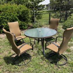 4 Chairs & Table 