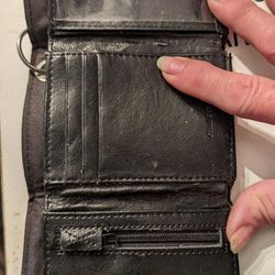 Bikers Truckers Black Leather Snap Closure TriFold Wallet With Key Ring Attached. I don't believe it got used. East or West