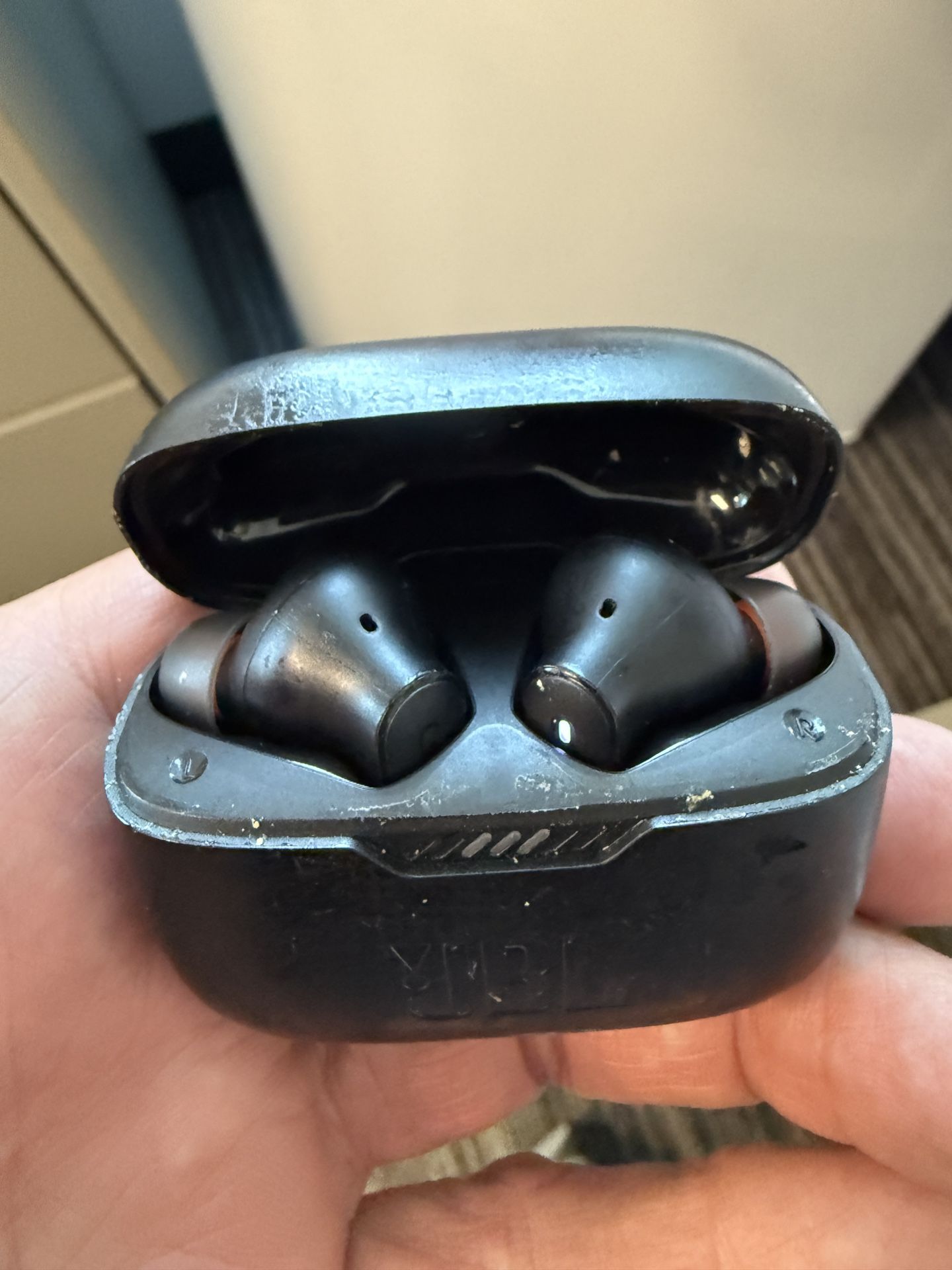 JBL Tune 235 NC Ear Buds