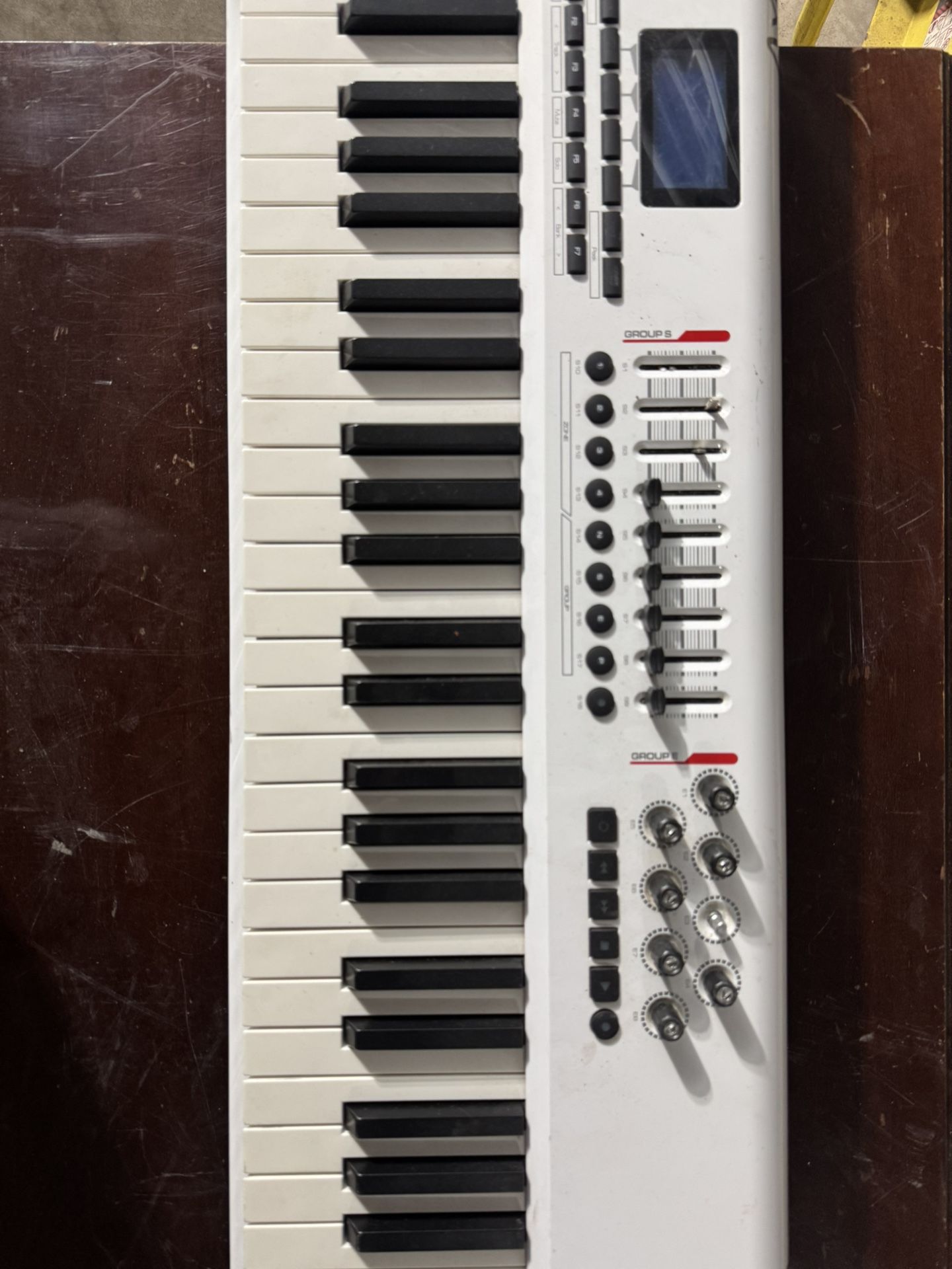 Axiom Pro 61