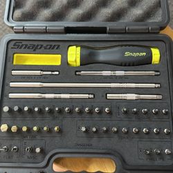 Snap On 44 Piece Ratcheting Soft Grip Screwdriver Set