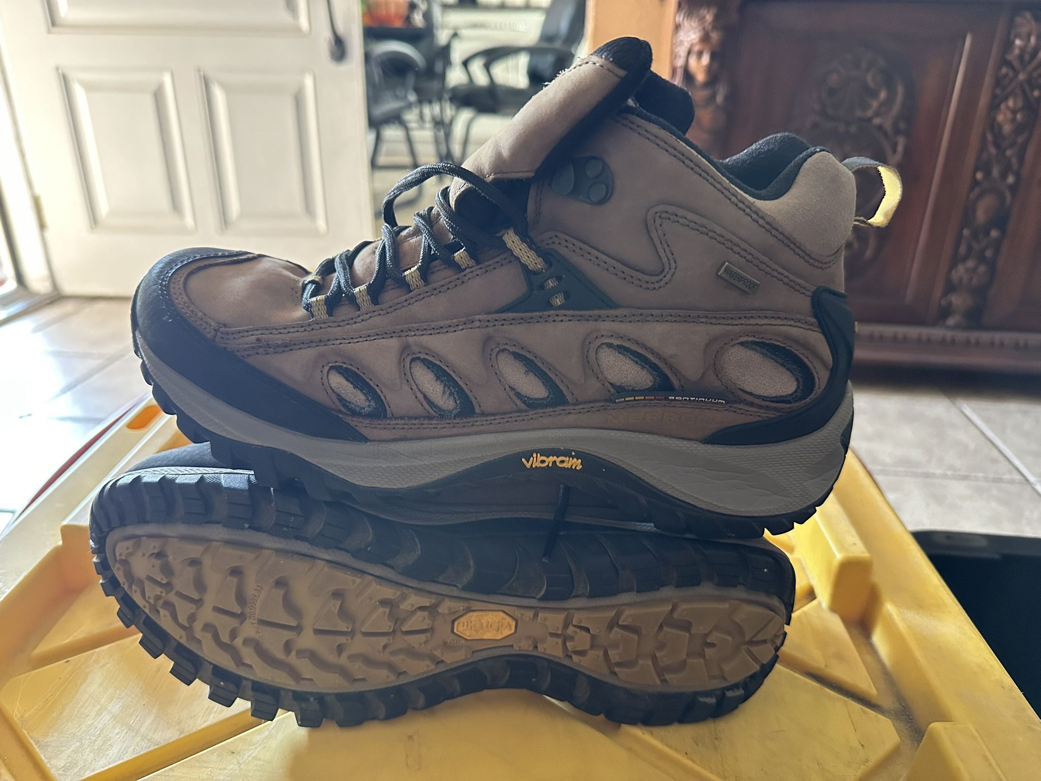 Vibram Men’s Hiking Boots Size 11