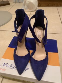 Blue pumps