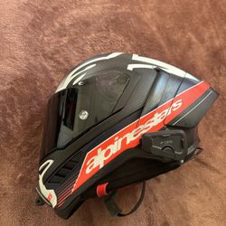 Alpinestars R10 team helmet with Cardo freecom