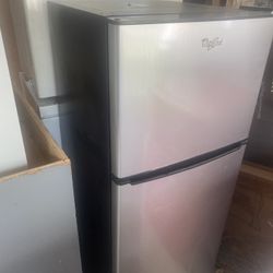 New Mini Fridge 
