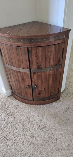 Sol8d Wood Entry Table Buffet Cabinet. Hardly used.