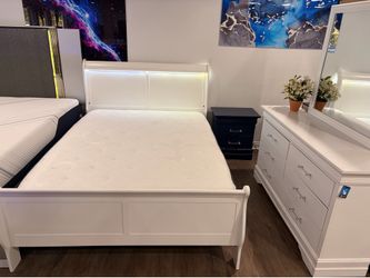 White modern 5 pc bedroom furniture set