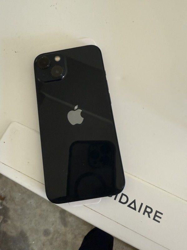 iPhone 13 , Unlocked  for all Company Carrier ,  Excellent Condition Like New 