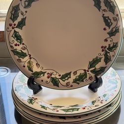 Holly Holiday Salad Plates Set Of 4 8.5 Inch Diameter Pre-Owned