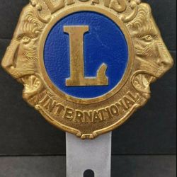 Vintage Lions Club Plate Topper. Design is a Double headed lion