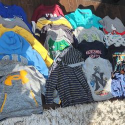 Boys Clothes Lot Size 5 Hoodies Shorts Tops Shirts  30 Items
